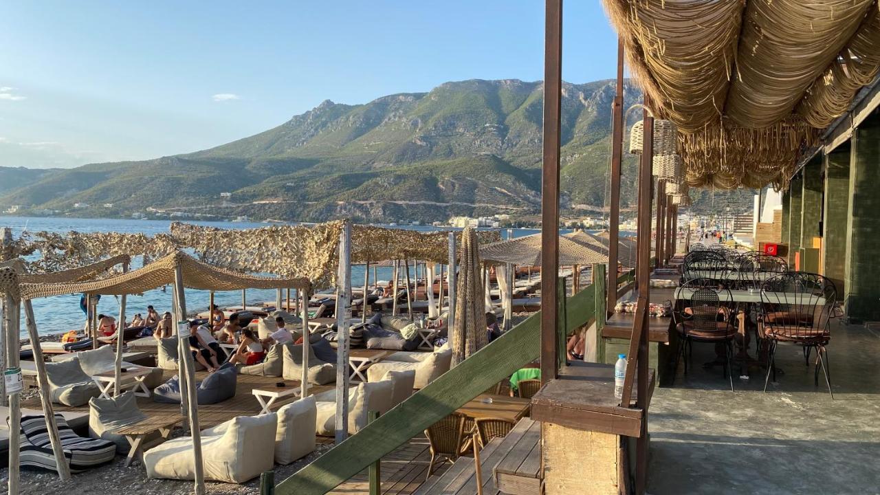 Loutraki Beach & Casino Condo Buitenkant foto